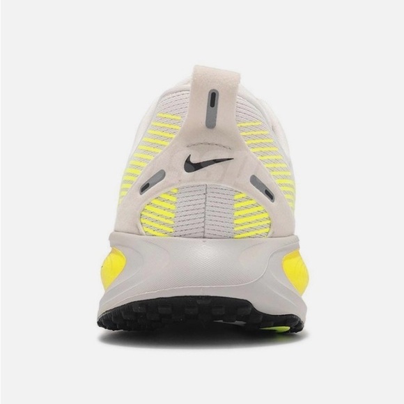 New Nike Vomero 18 'Phantom Hyper Crimson' Women’s Sneaker Size 9.5, 2025 - Picture 4 of 16